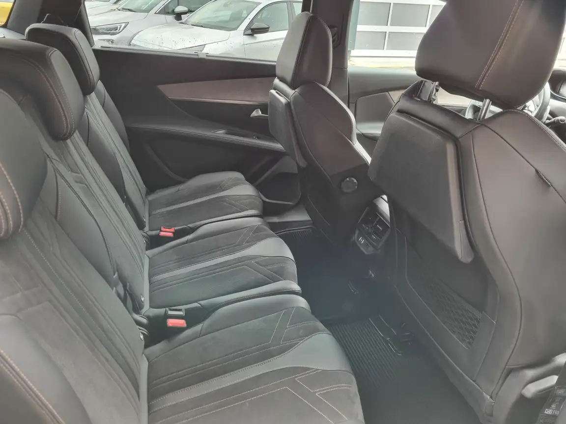 PEUGEOT 5008