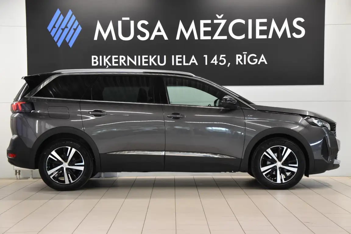 PEUGEOT 5008