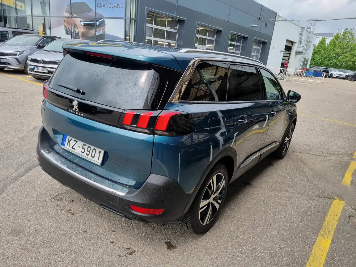PEUGEOT 5008