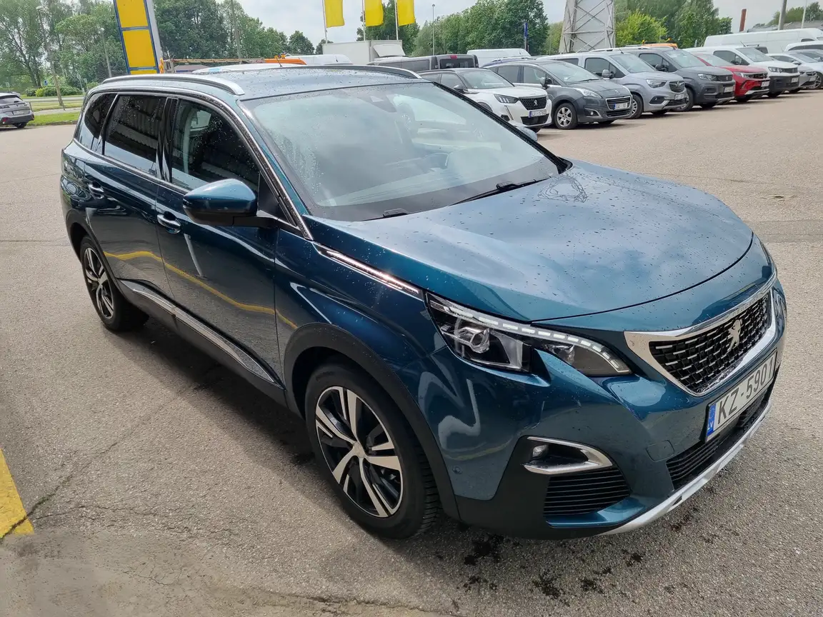 PEUGEOT 5008