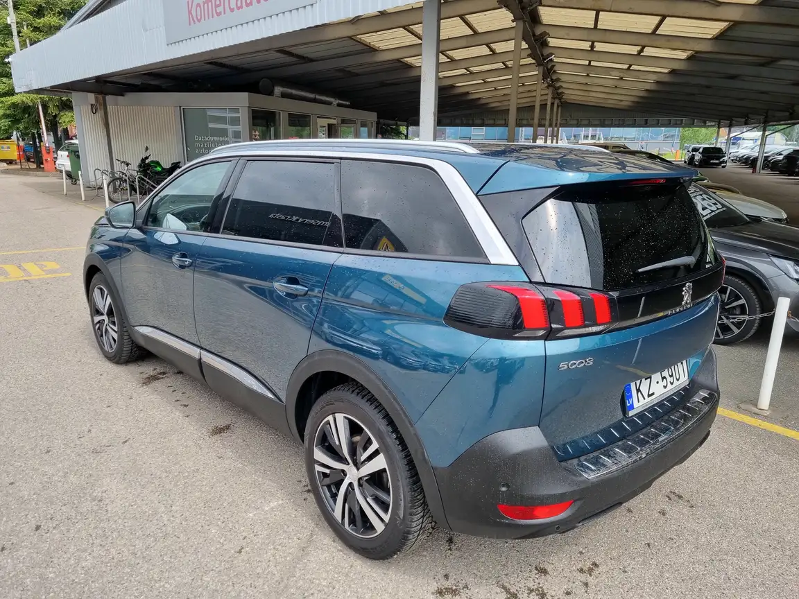 PEUGEOT 5008
