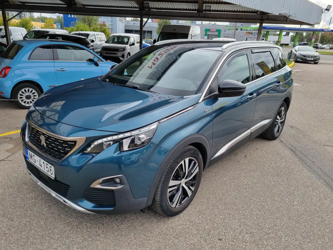 PEUGEOT 5008