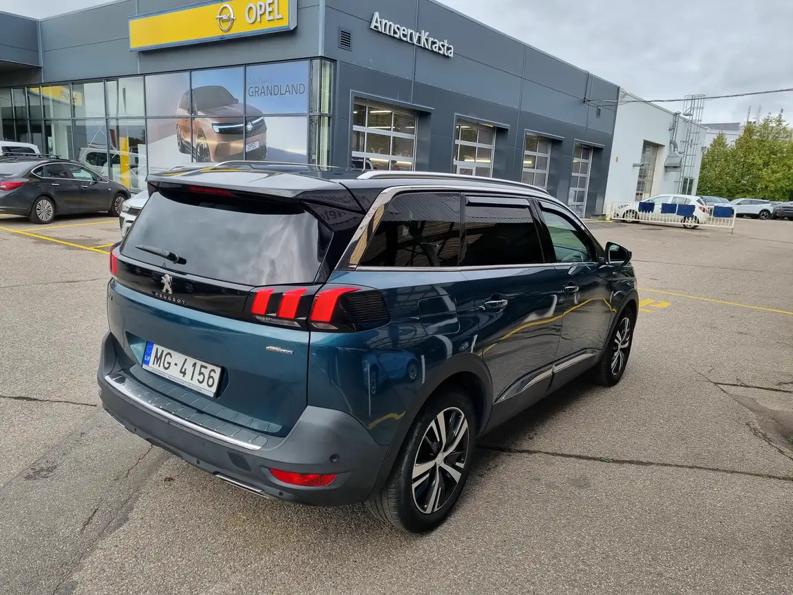 PEUGEOT 5008