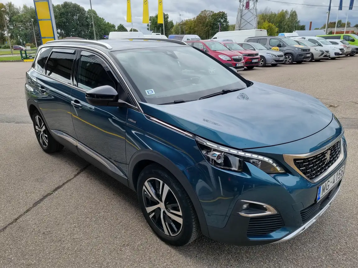 PEUGEOT 5008