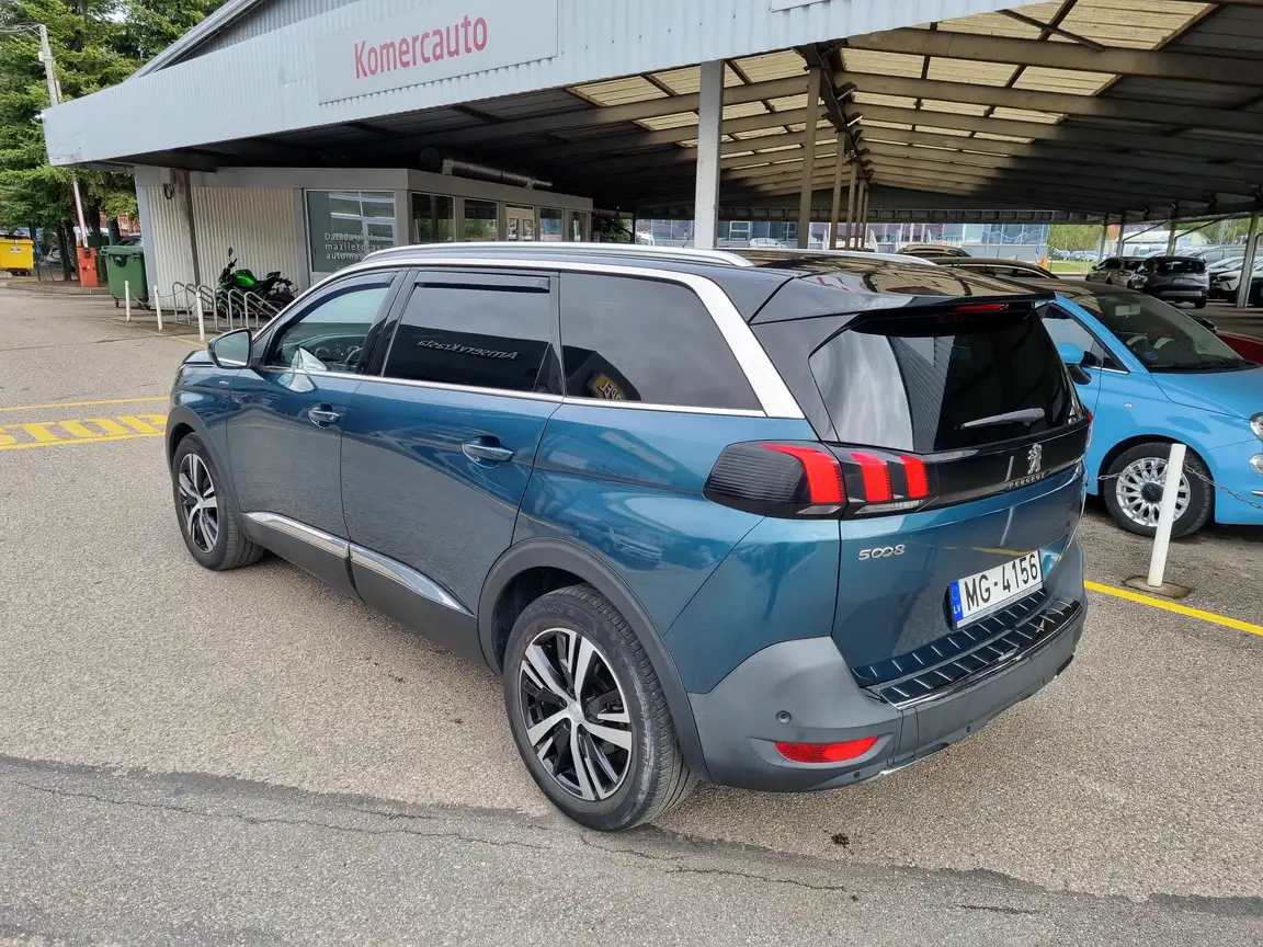 PEUGEOT 5008