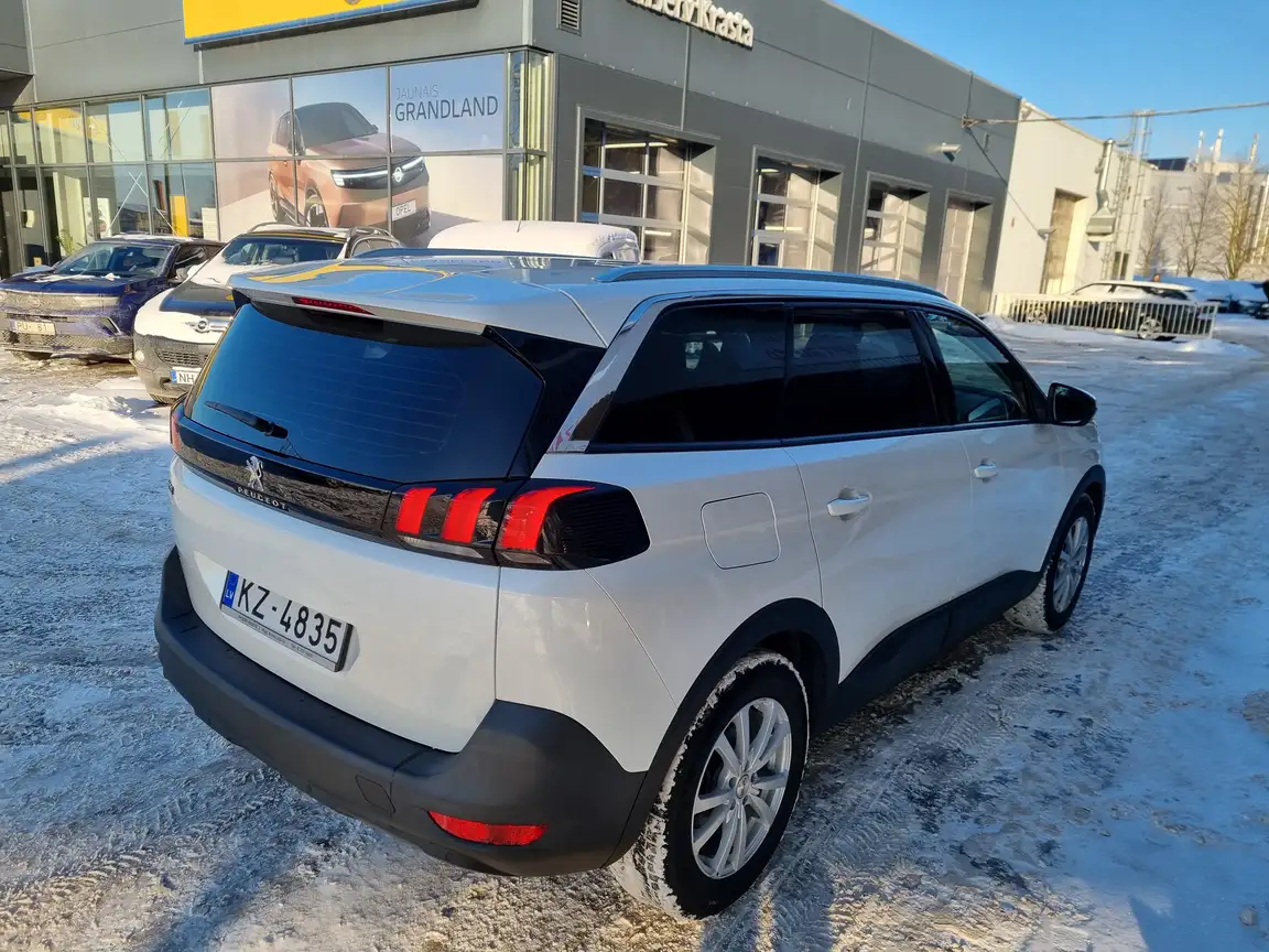 PEUGEOT 5008