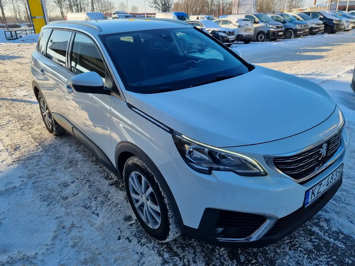 PEUGEOT 5008