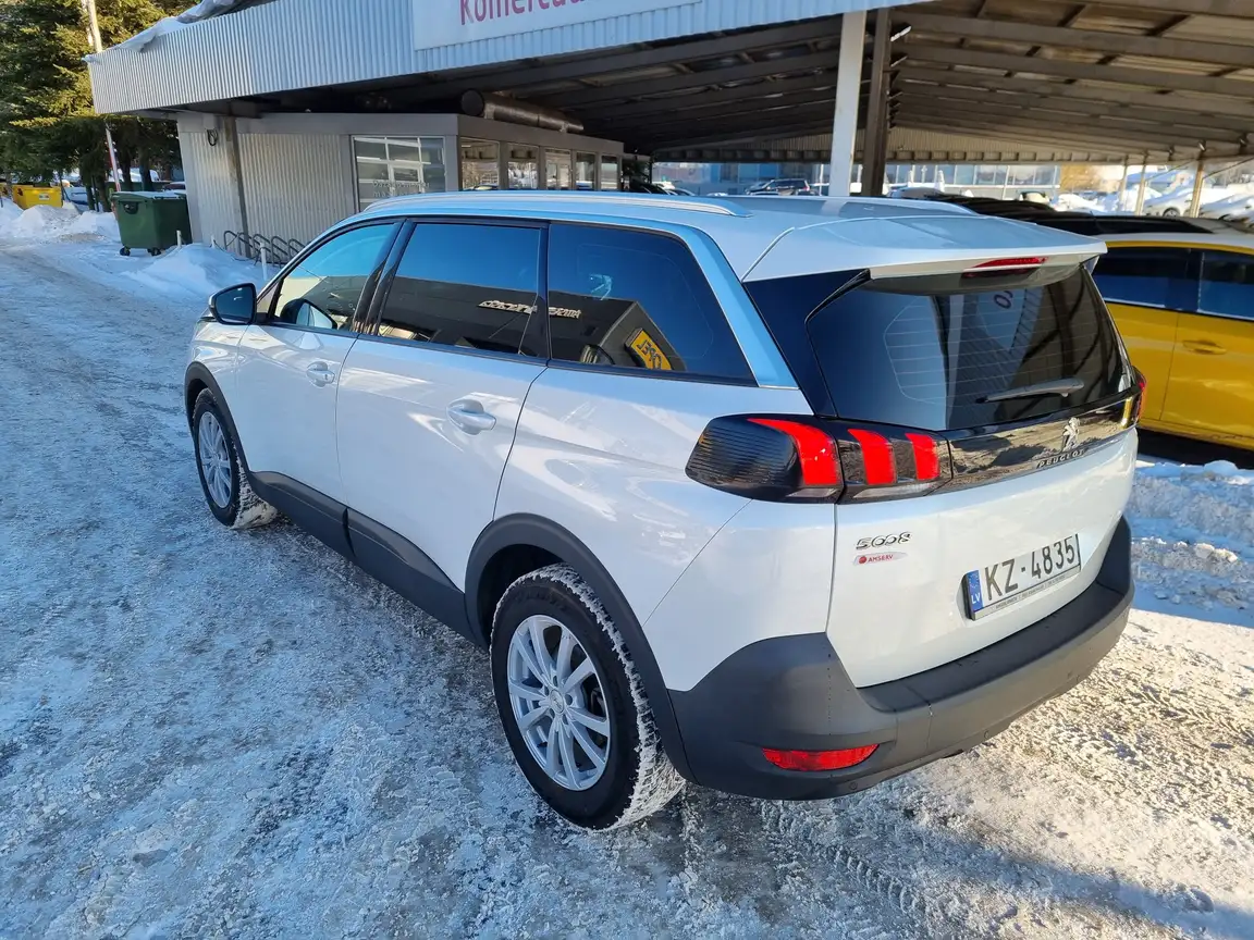 PEUGEOT 5008