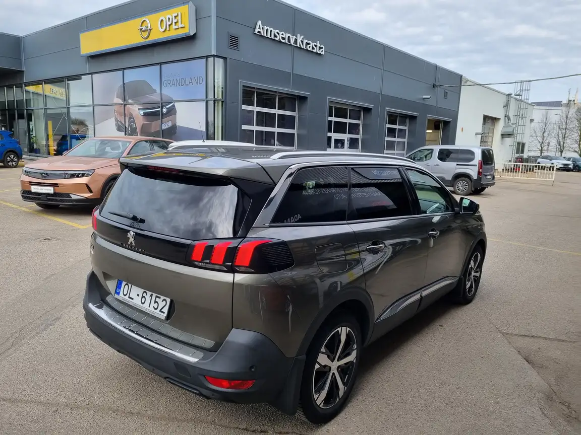 PEUGEOT 5008