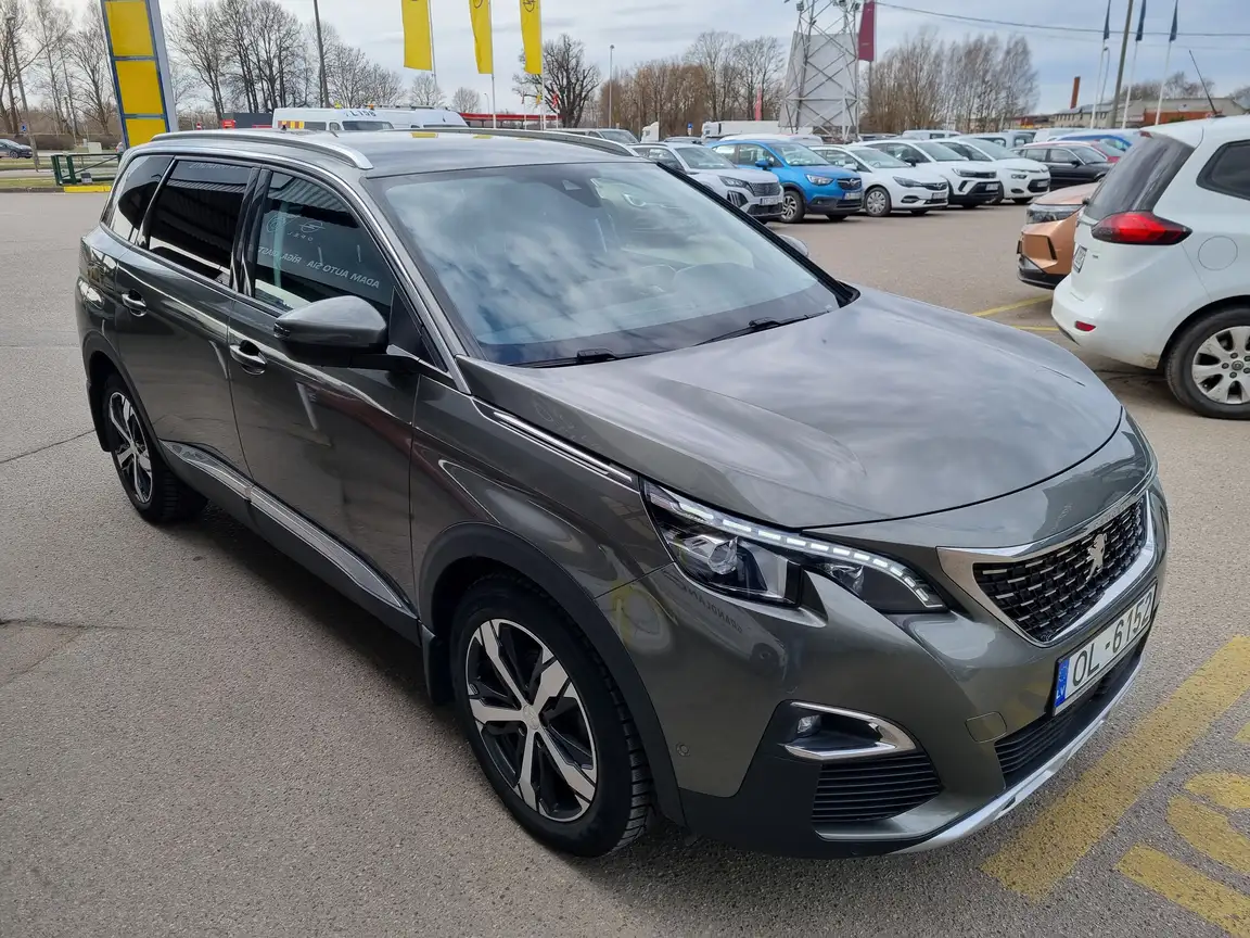 PEUGEOT 5008