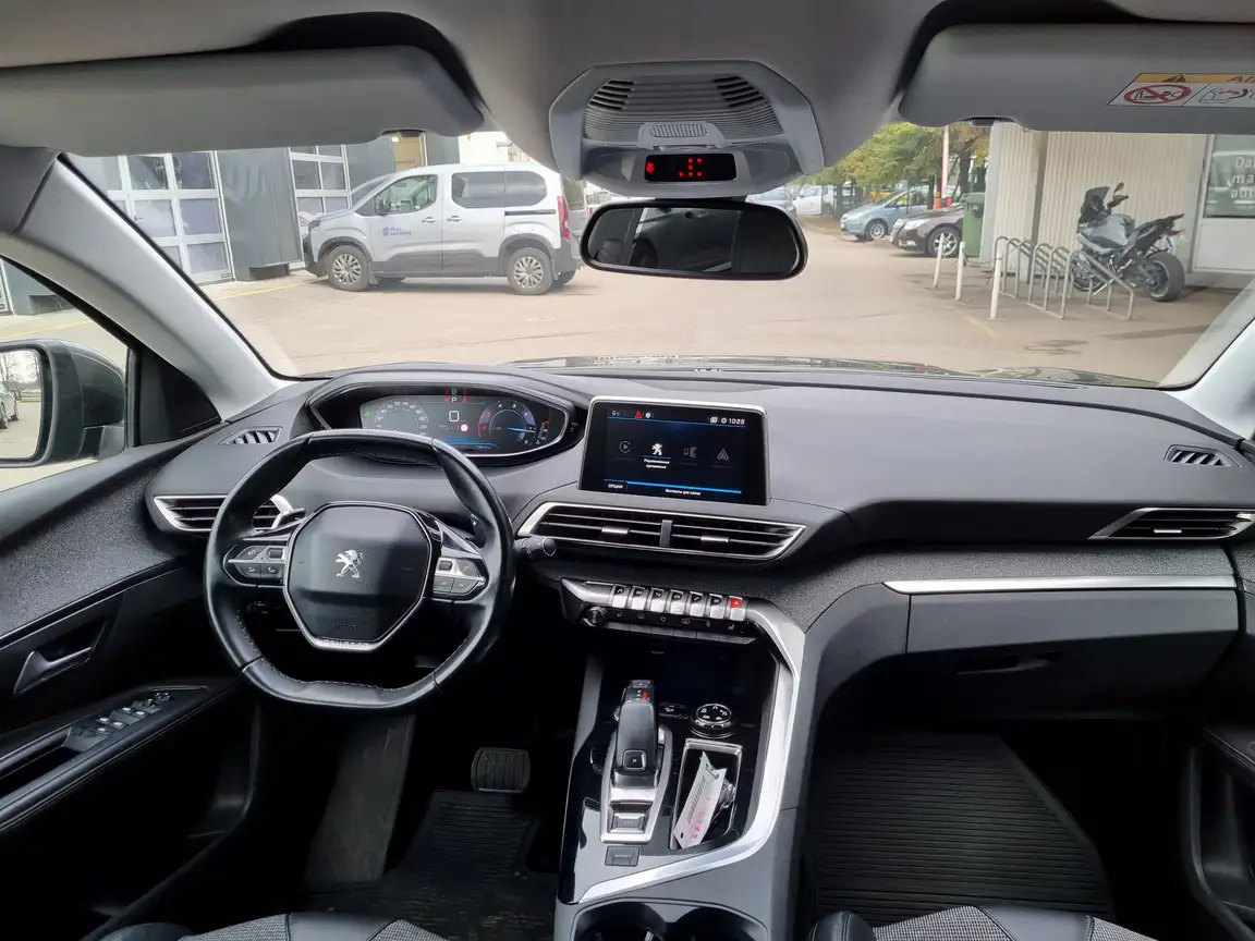 PEUGEOT 5008