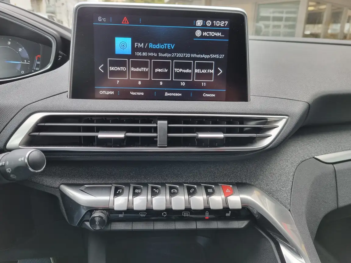 PEUGEOT 5008