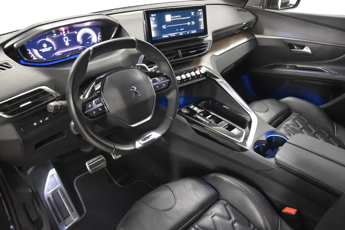 PEUGEOT 5008
