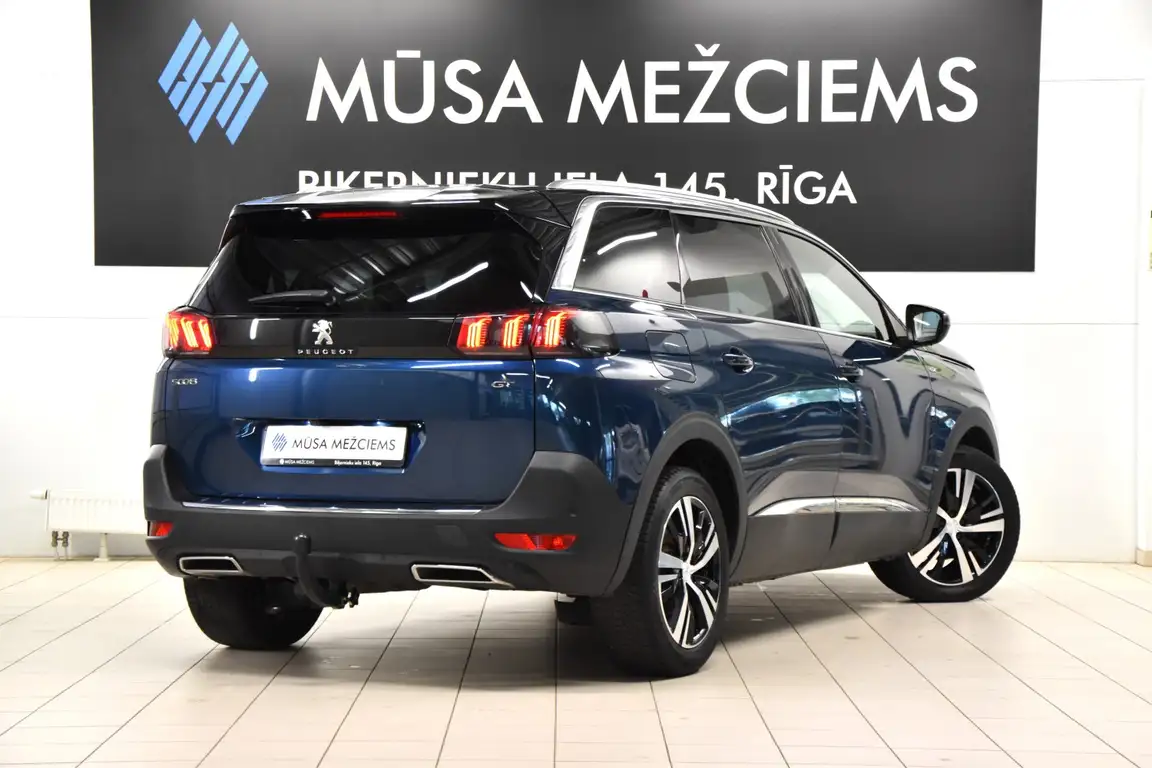 PEUGEOT 5008
