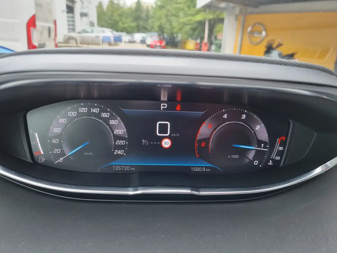 PEUGEOT 5008