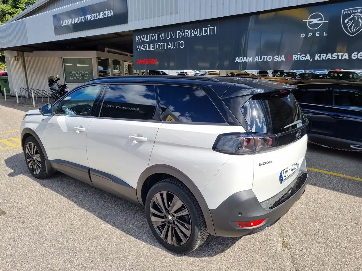 PEUGEOT 5008
