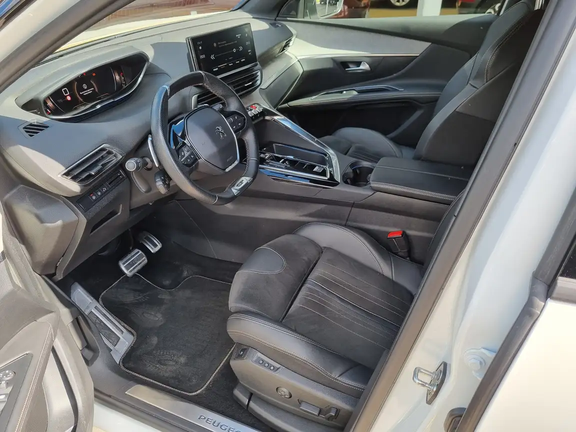 PEUGEOT 5008