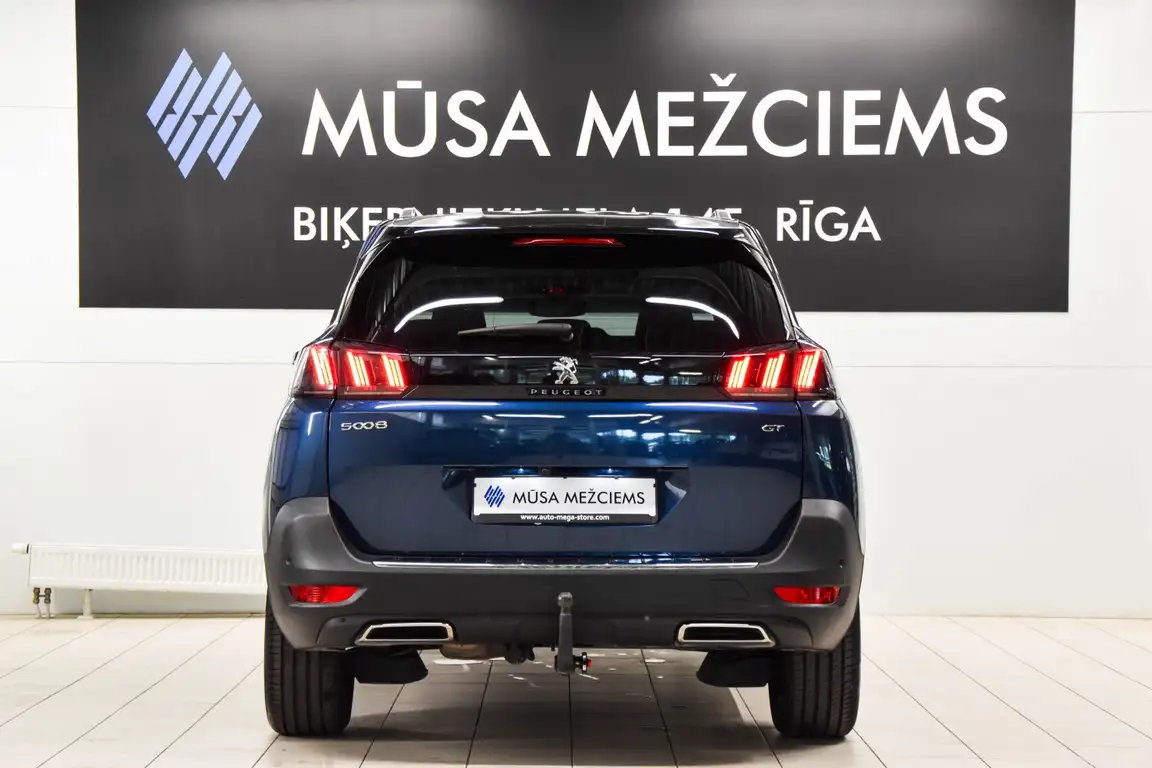 PEUGEOT 5008