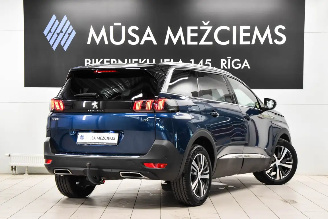 PEUGEOT 5008