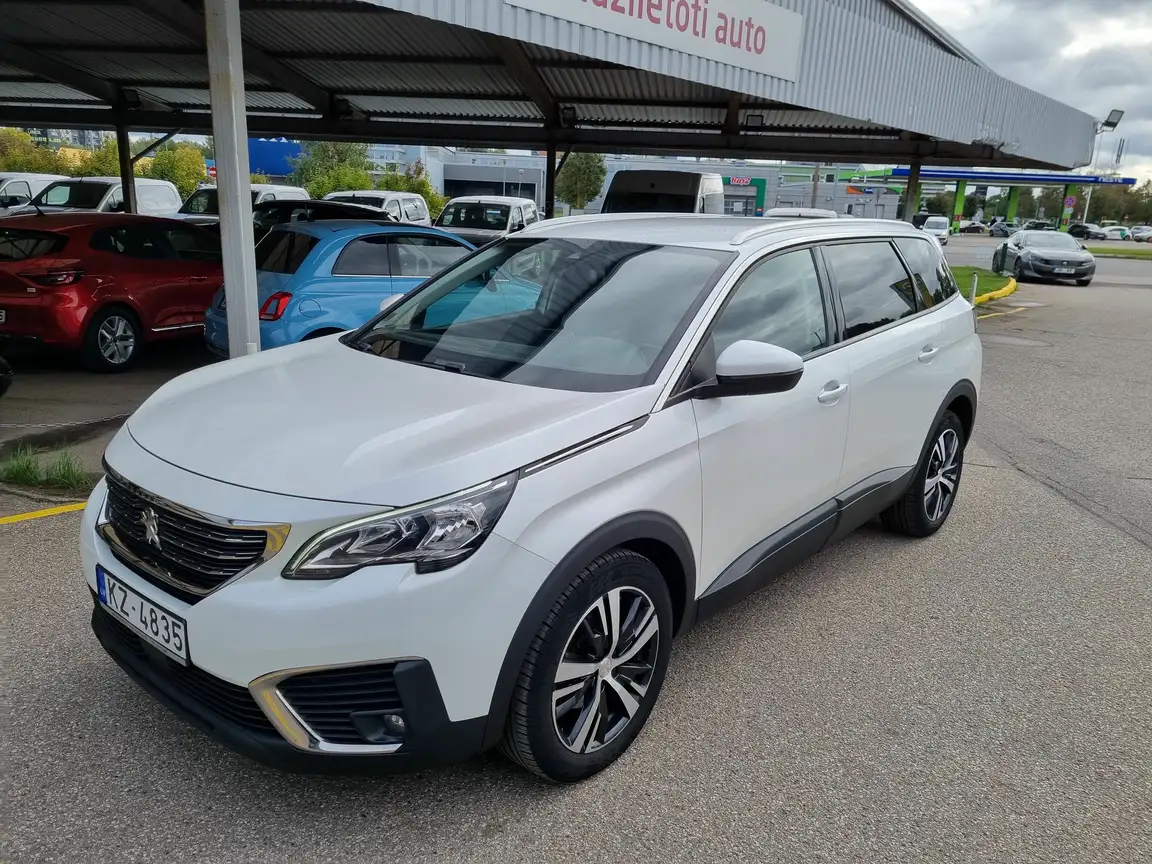 PEUGEOT 5008