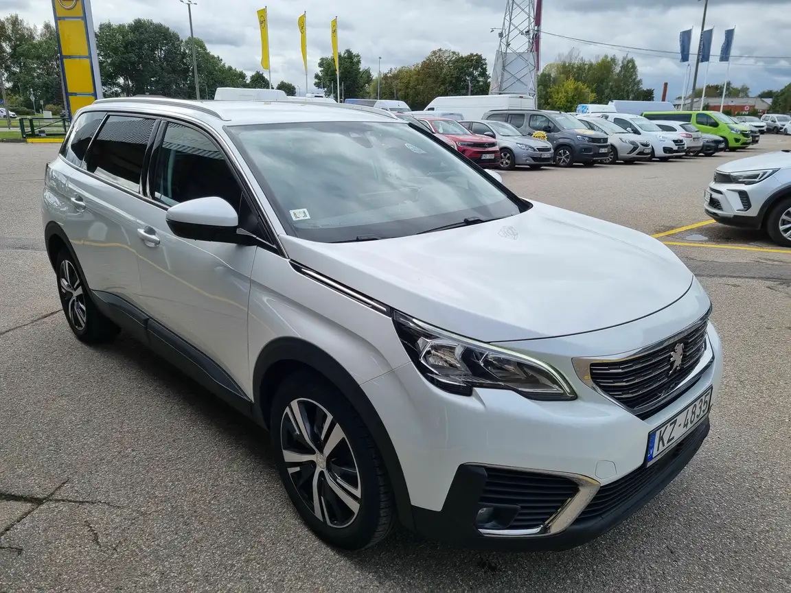 PEUGEOT 5008