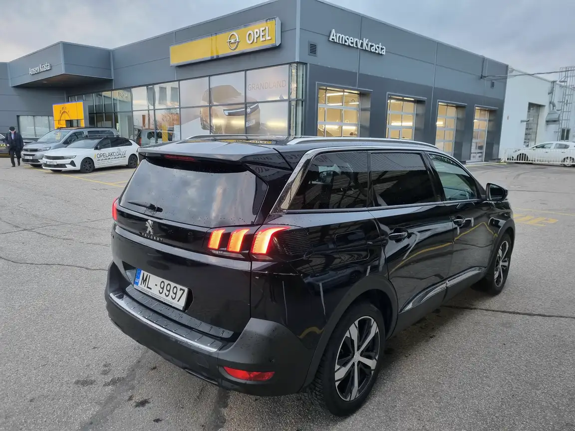 PEUGEOT 5008