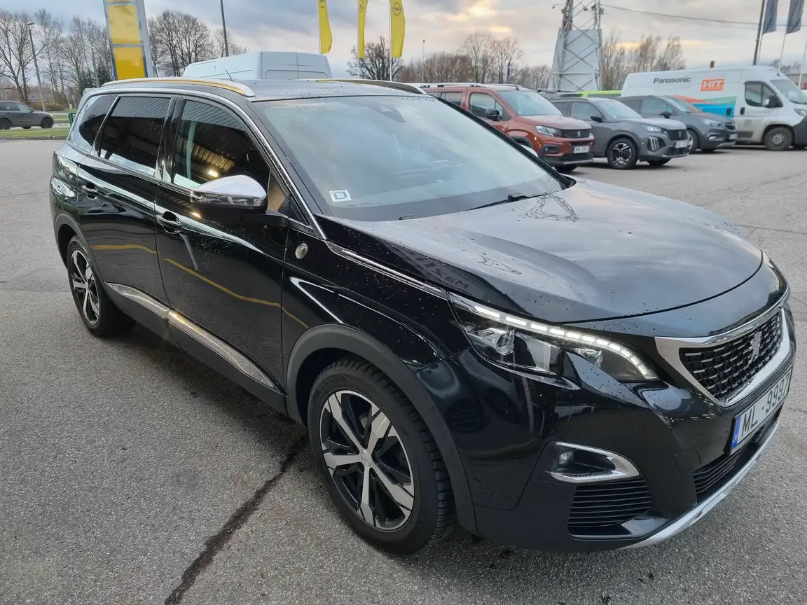 PEUGEOT 5008