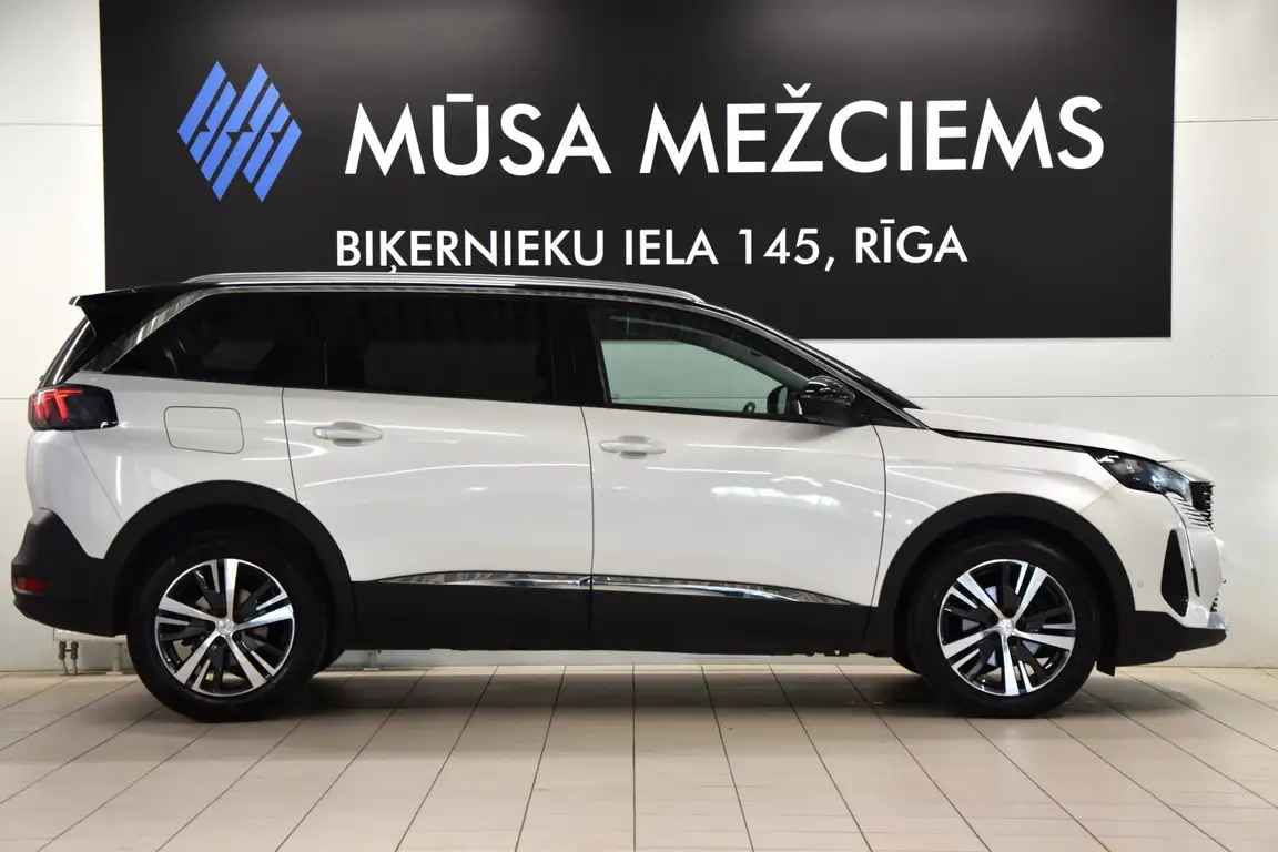 PEUGEOT 5008