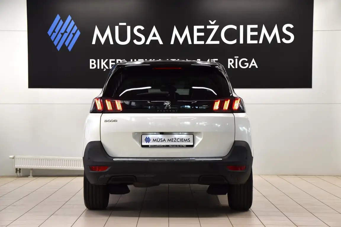 PEUGEOT 5008