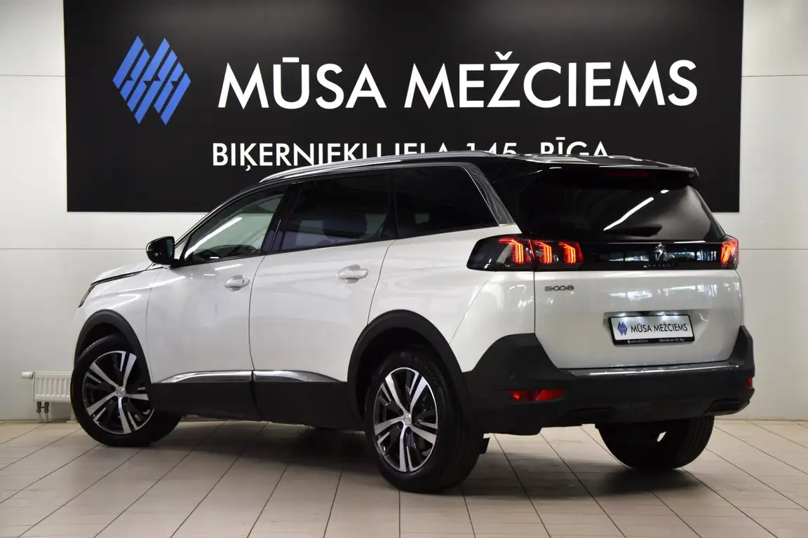 PEUGEOT 5008