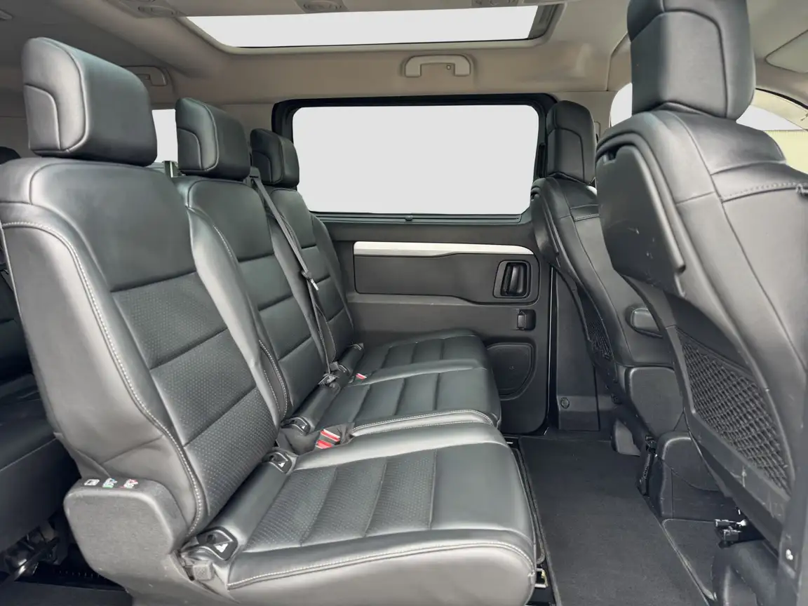 PEUGEOT TRAVELLER