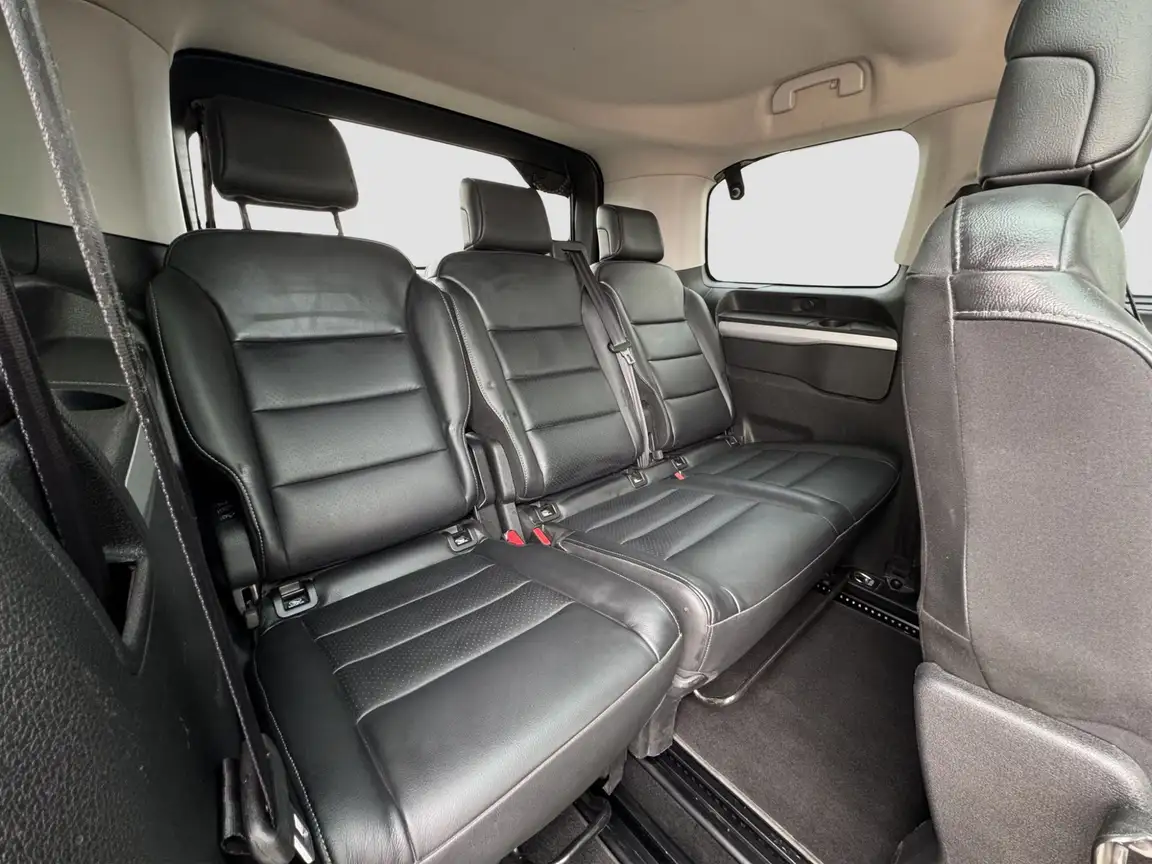 PEUGEOT TRAVELLER