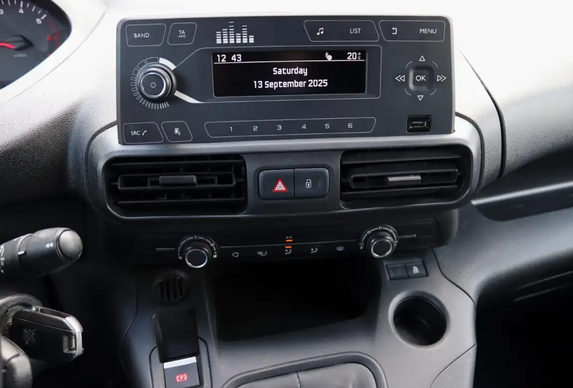PEUGEOT PARTNER