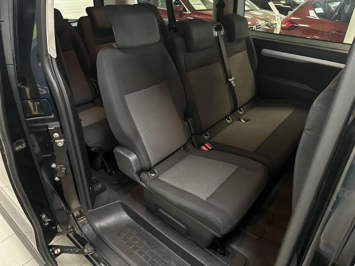 PEUGEOT TRAVELLER