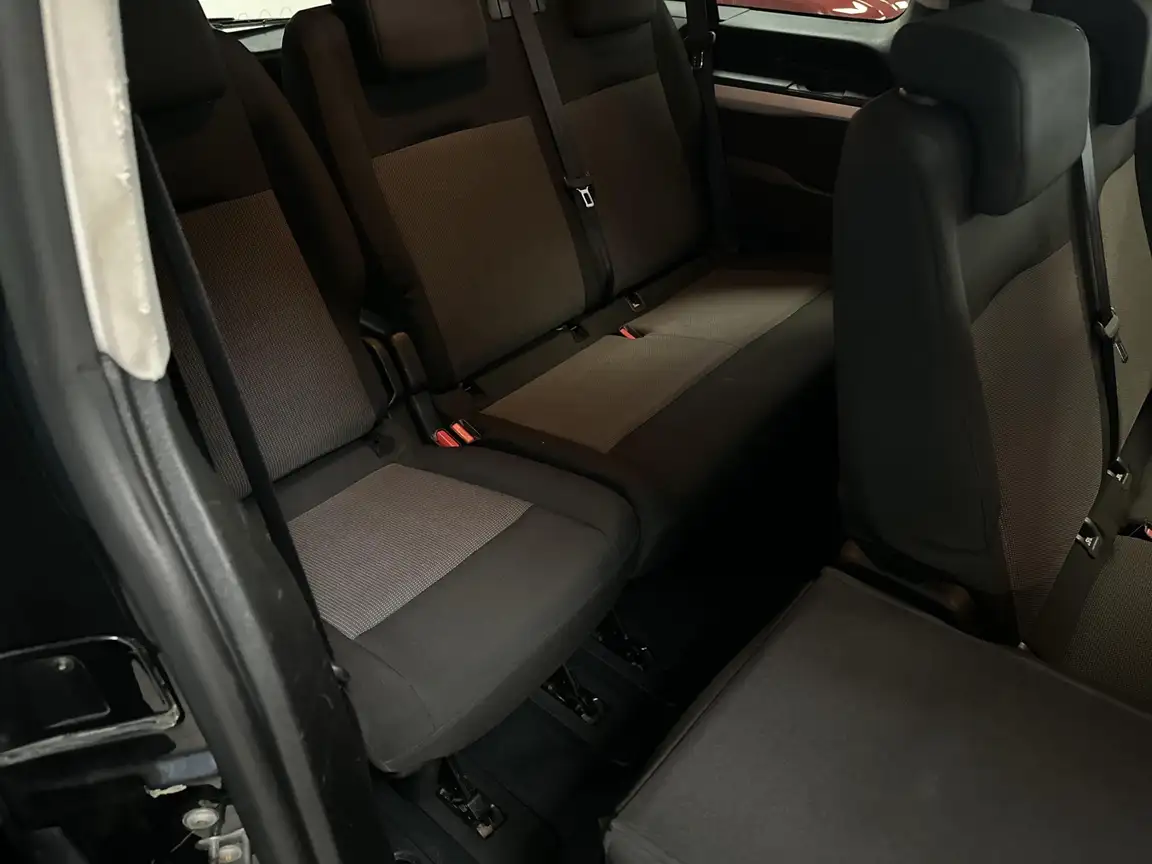 PEUGEOT TRAVELLER