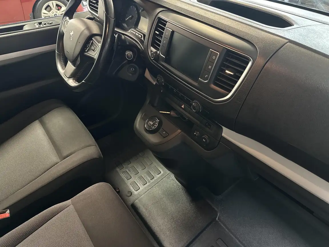 PEUGEOT TRAVELLER