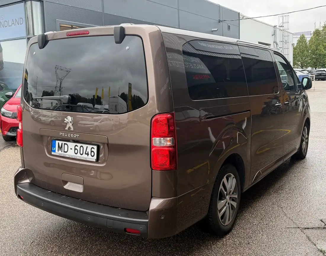 PEUGEOT TRAVELLER