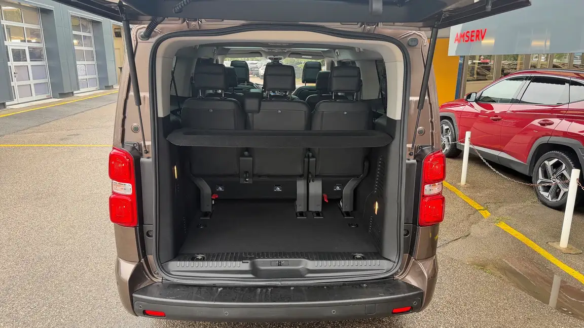 PEUGEOT TRAVELLER