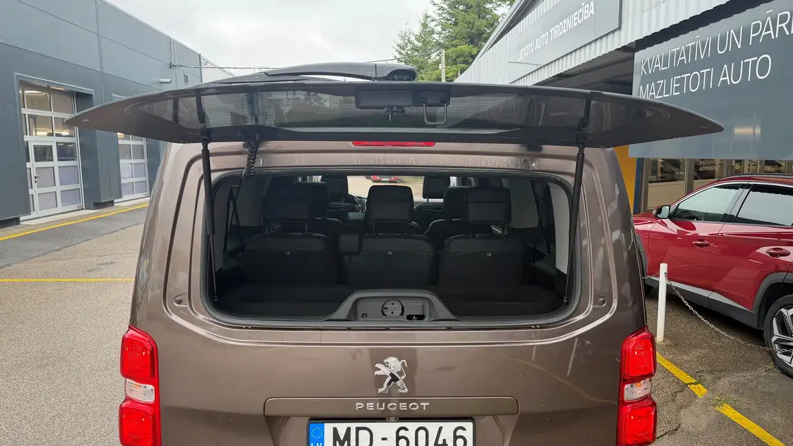 PEUGEOT TRAVELLER