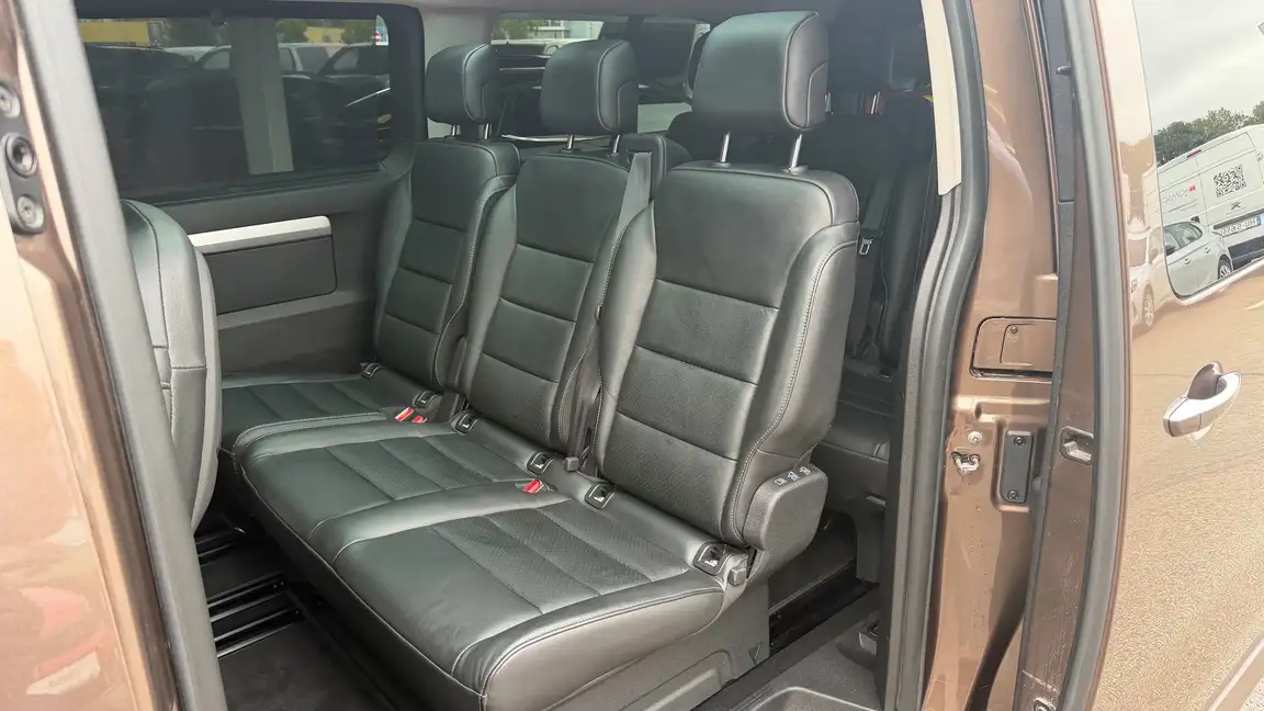 PEUGEOT TRAVELLER