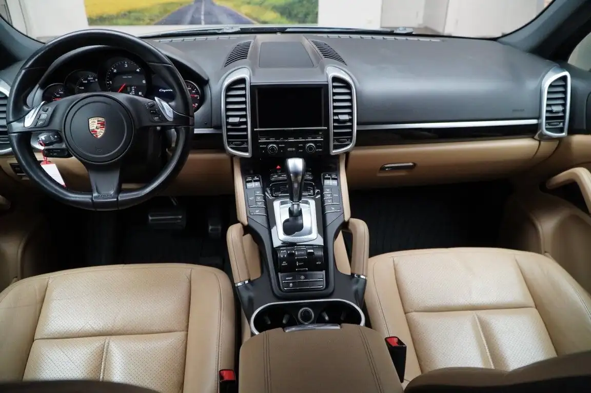 PORSCHE CAYENNE