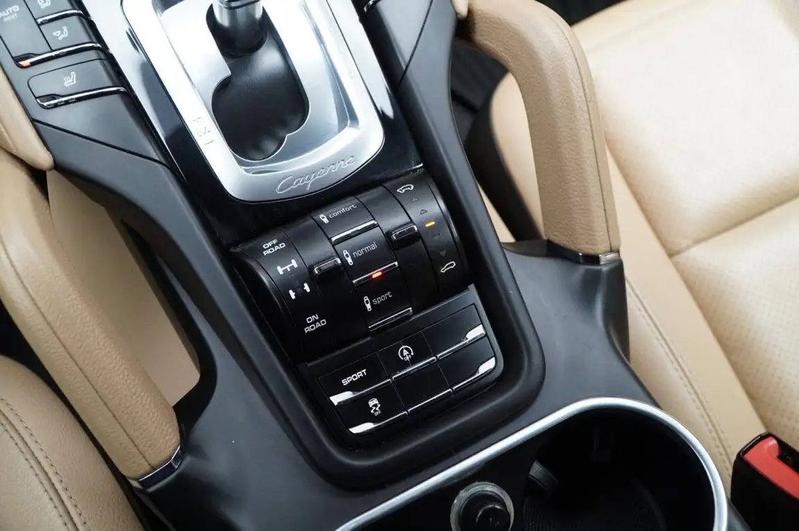 PORSCHE CAYENNE