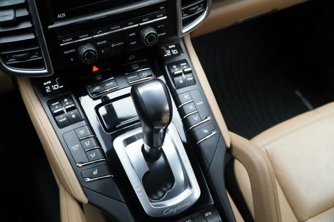 PORSCHE CAYENNE