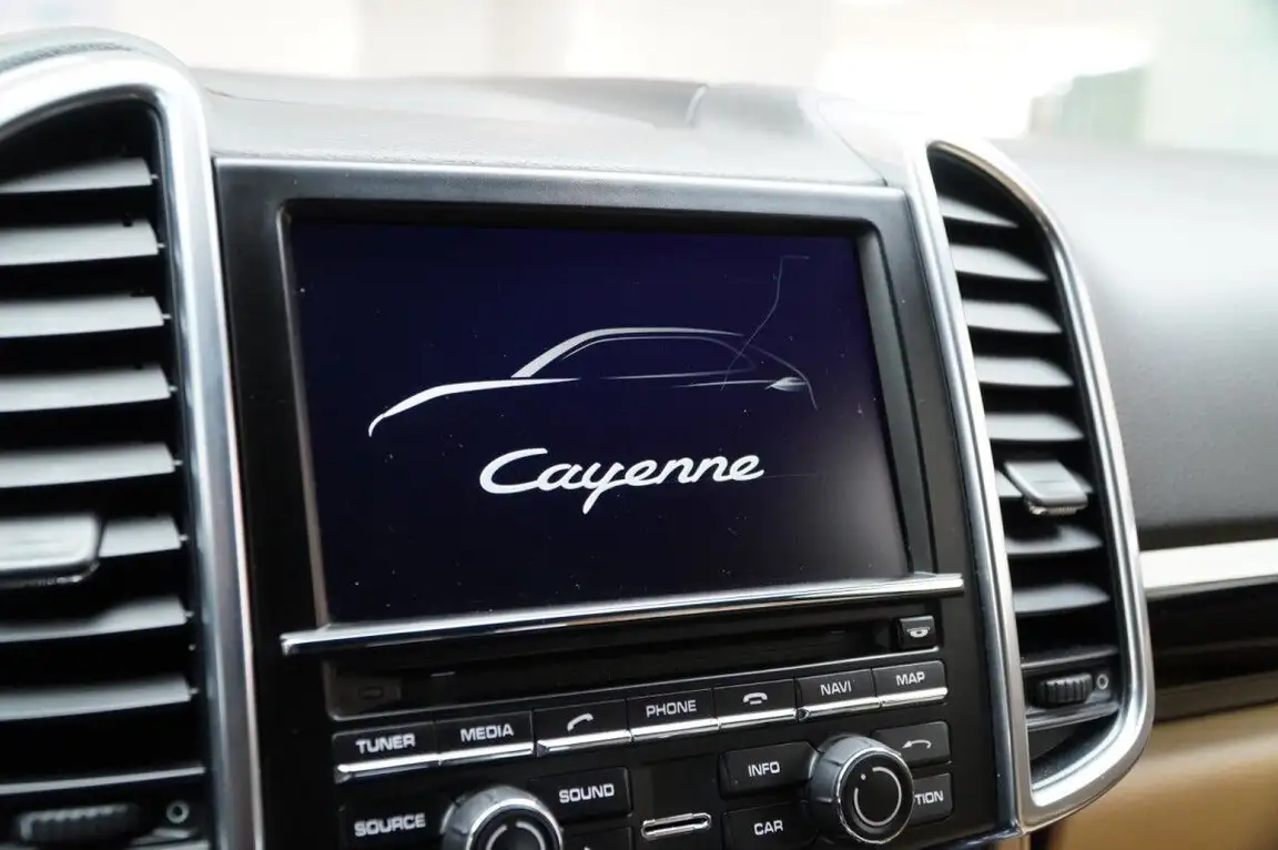 PORSCHE CAYENNE