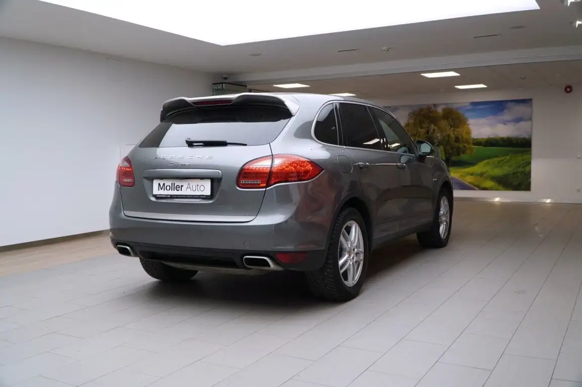 PORSCHE CAYENNE