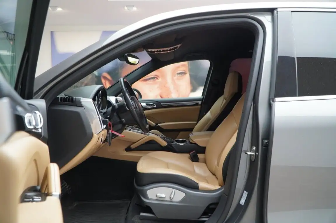 PORSCHE CAYENNE