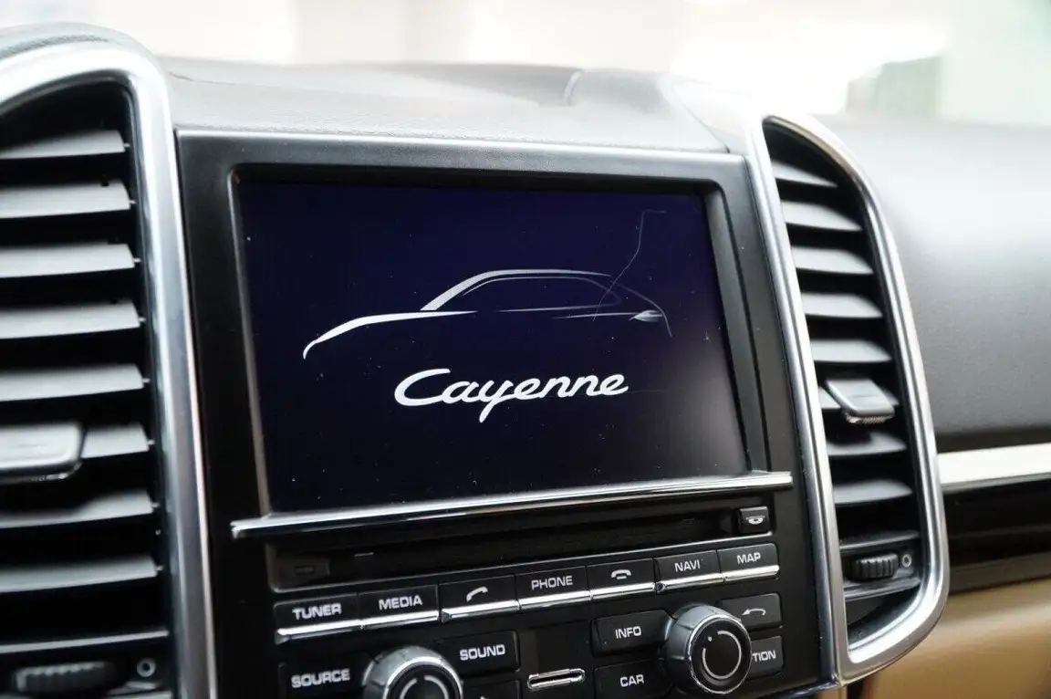 PORSCHE CAYENNE