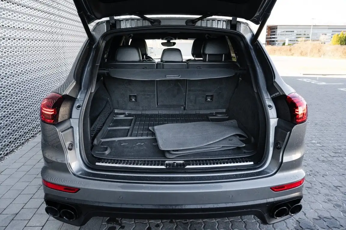 PORSCHE CAYENNE