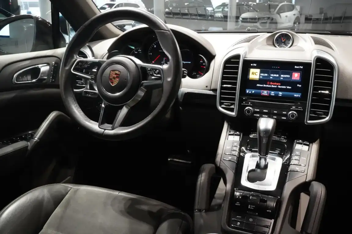 PORSCHE CAYENNE