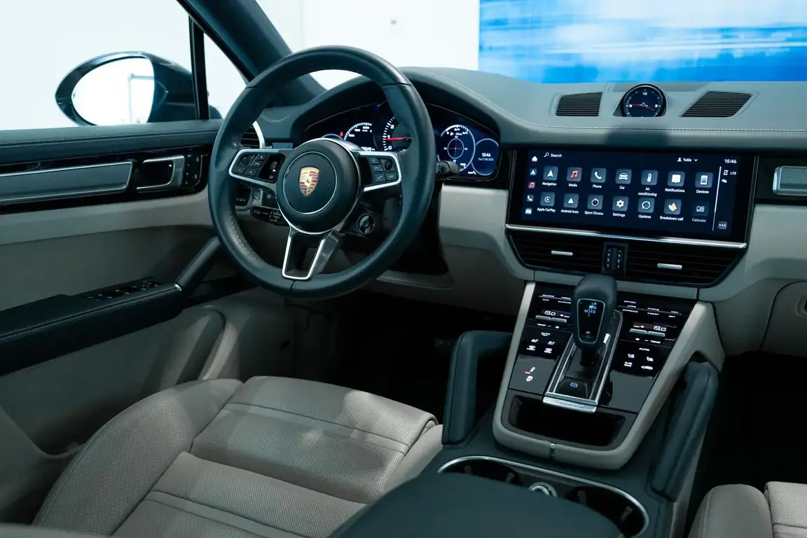PORSCHE CAYENNE